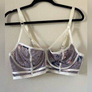 Torrid White and Gray Lace Underwire Bra